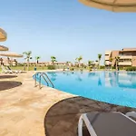 Golfside New 3-Bedroom Apartment
