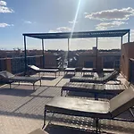 App. Traversant Au Gueliz + Piscine Sur Le Toit