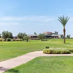 Relax Front Of Golf-Pool-Topaze