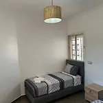 Gorgeous Newly Renovated Apt- Near Restaurant And Shopping Center