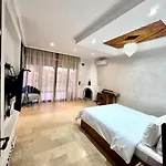 Medley Luxury Villa - Parking, Wifi & Piscine