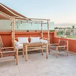 Spacious Luxury Apartment With Heated Pool Center