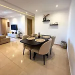 Appartement Tout Confort A Marrakech Avec Piscine Et Capacite 4 Personnes