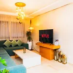 Chic Marrakech Getaway With Pool, Gym & Security