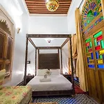 Dar Darkom