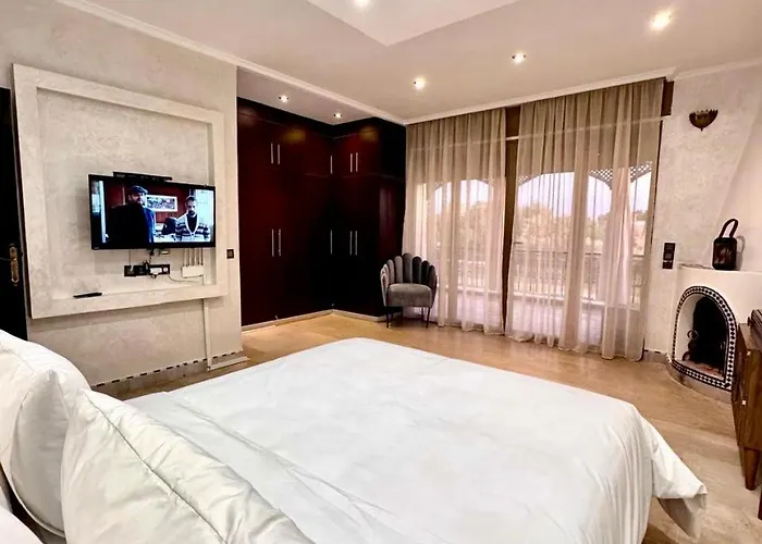 Medley Luxury Villa - Parking, Wifi & Piscine