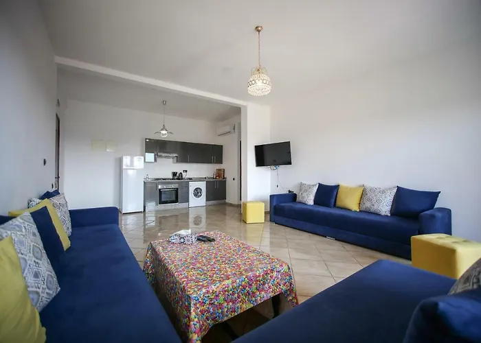 Appartement entouré de verdure, grande piscine