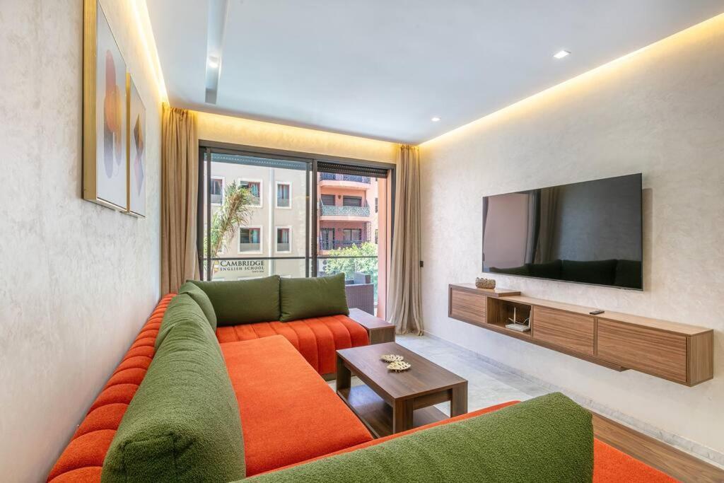 Apartment Peaceful Living: Chic Apartment, Prime Location *