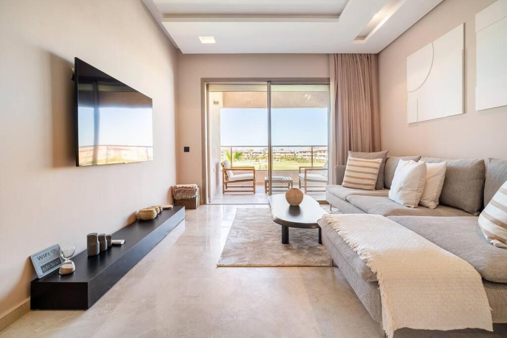 Golfside New 3-bedroom Appartement