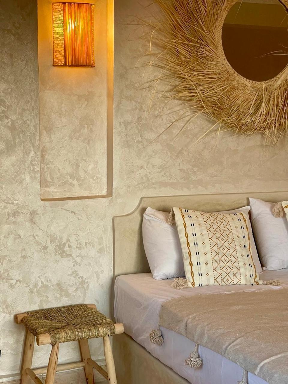 Dar Hadjar Guest house *