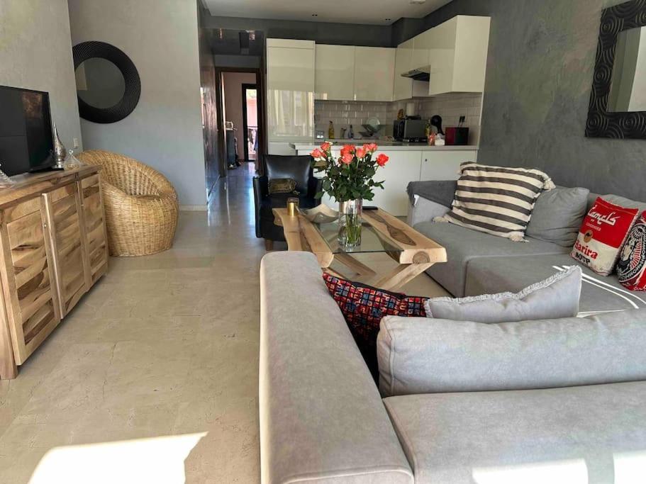 App. Traversant Au Gueliz + Piscine Sur Le Toit Apartamento *