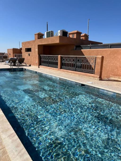 App. Traversant Au Gueliz + Piscine Sur Le Toit Apartamento