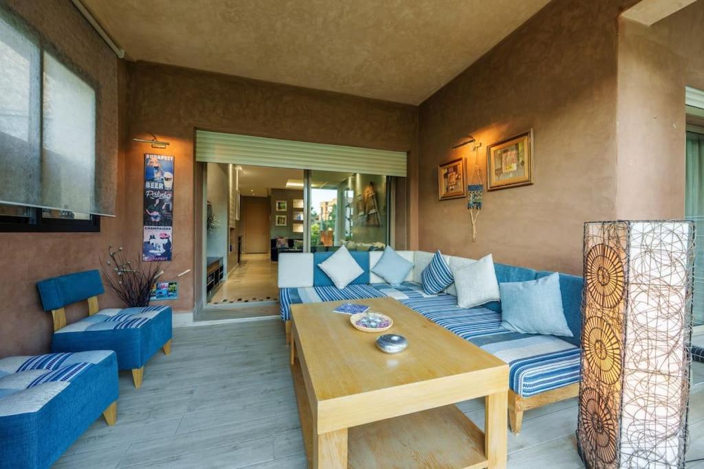 Apartamento Poolside Apartment's-green View *