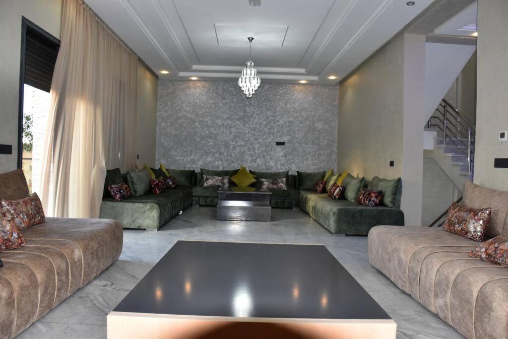 5 Avec Piscine Villa *