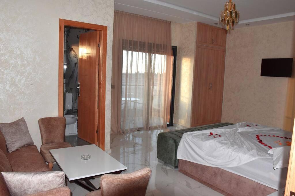 5 Avec Piscine Villa *