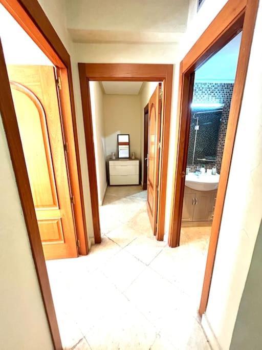 Magnifique Avec Piscine, Wifi, Clim, Parking Appartement