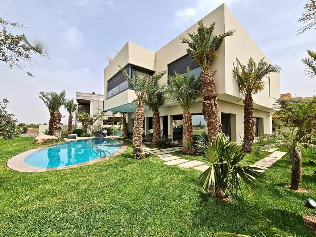 De Luxe Sur Golf Villa *
