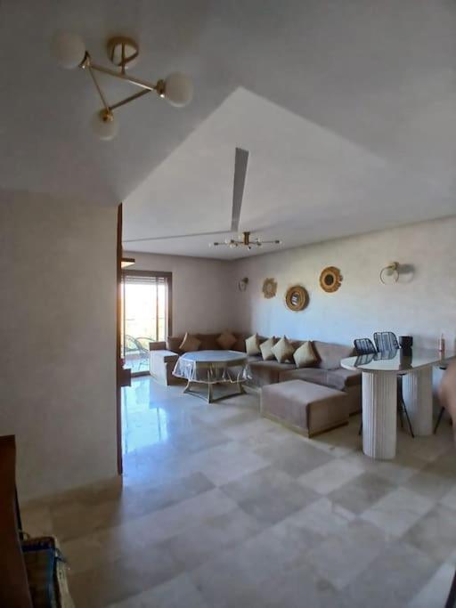 2 Dans Luxueux Avec Piscine Appartement *