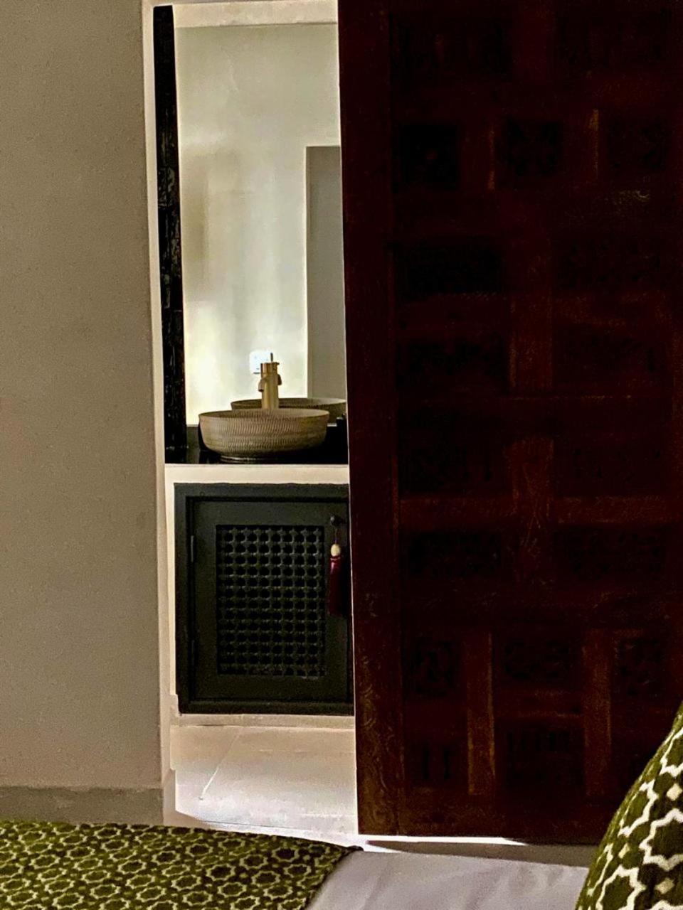 Dollar Des Sables & Riad