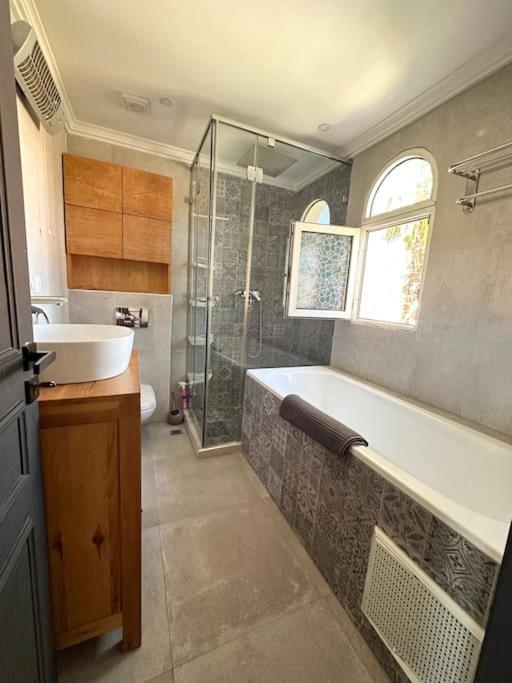 Сasa de vacaciones Maison De Avec Piscine Privee *