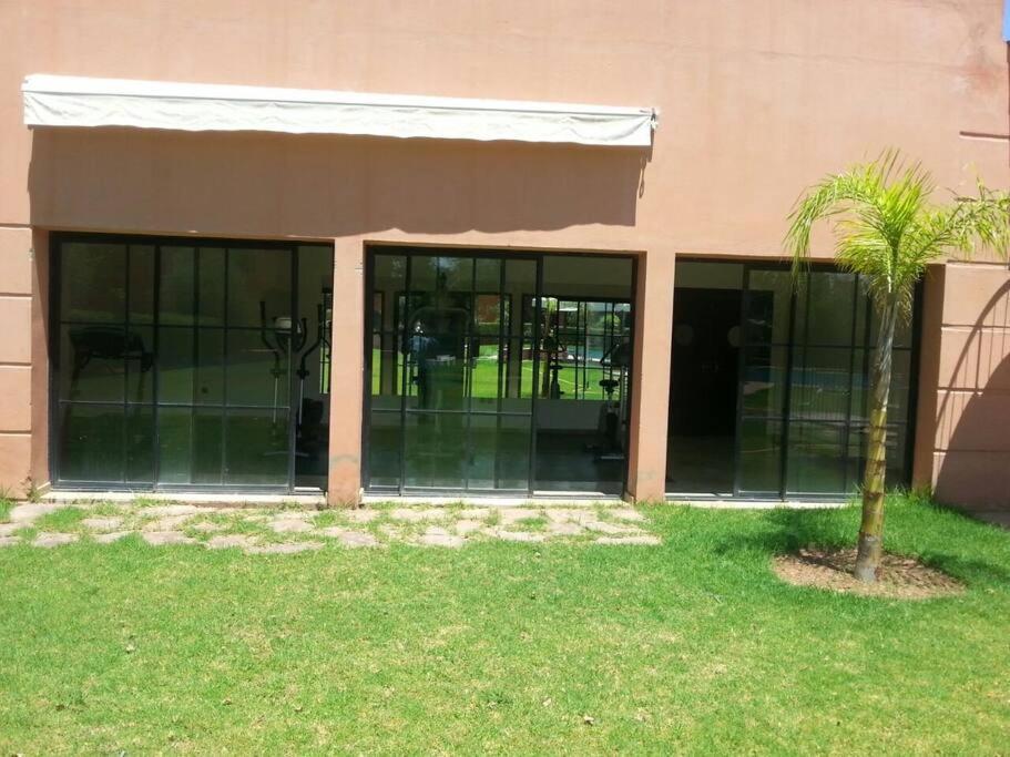 Capstay In Secure Villa