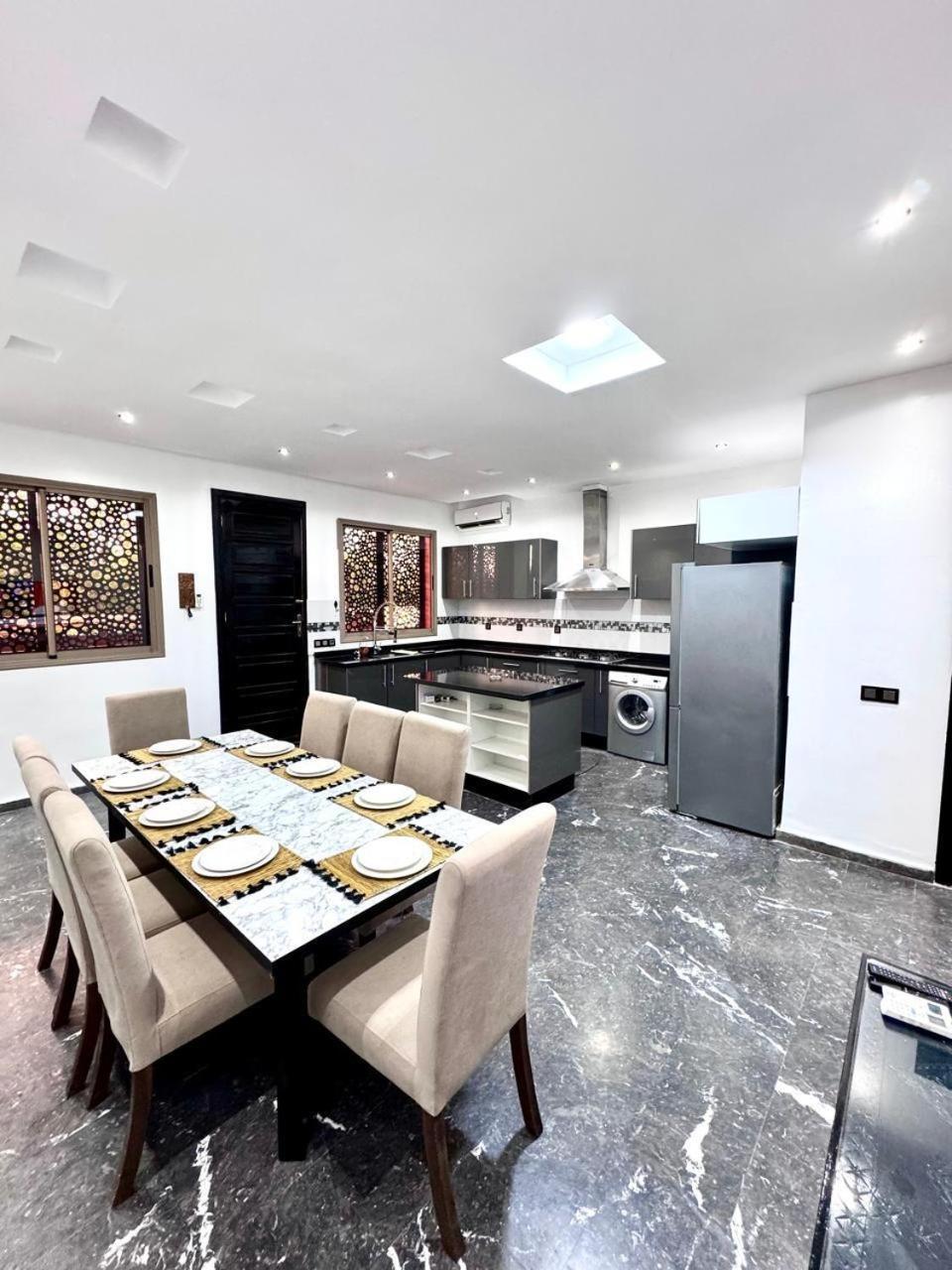 Medley Luxury - Parking, Wifi & Piscine Villa