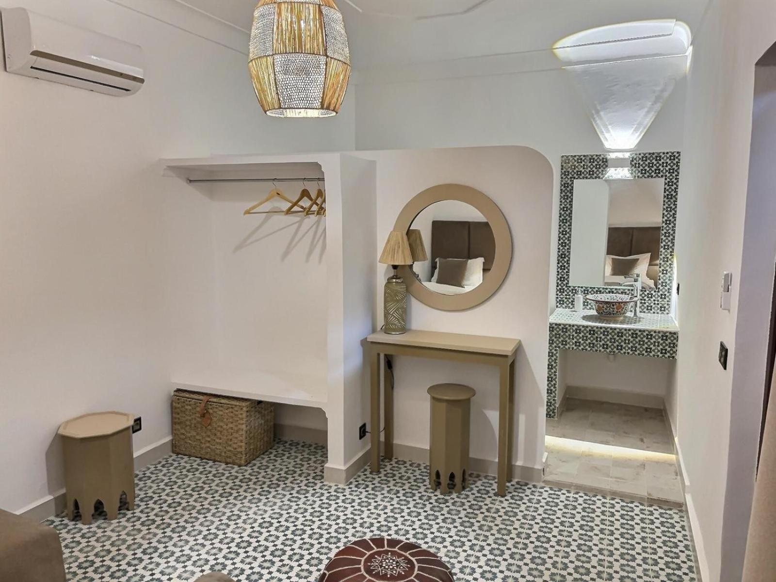 Entierement Privatise 5 Avec Bassin Pres De La Celebre Place Jemaa El Fna Le Petit Dejeuner Et Le Menage Quotidien Compris Marrakesh