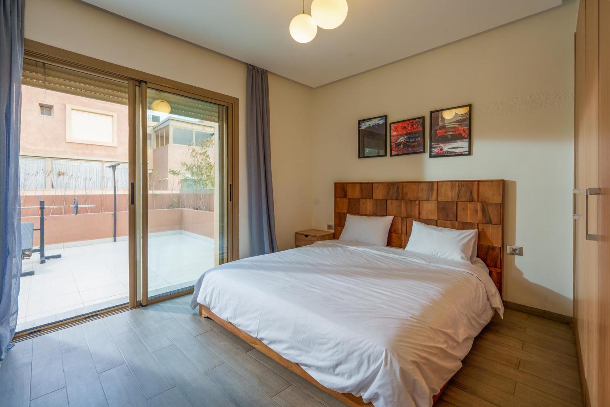 Spacious Luxury With Heated Pool Center Appartement