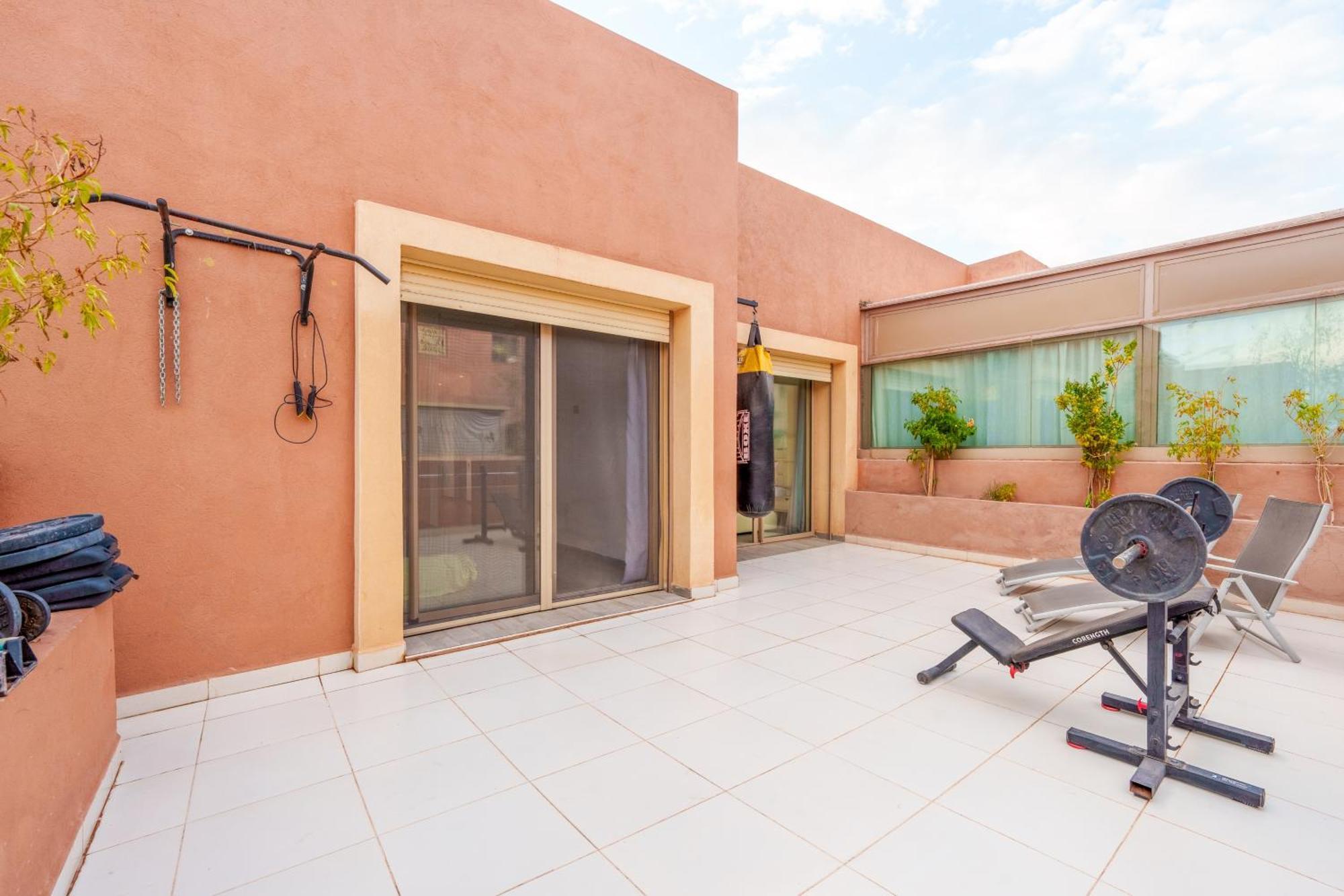 Spacious Luxury With Heated Pool Center Appartement