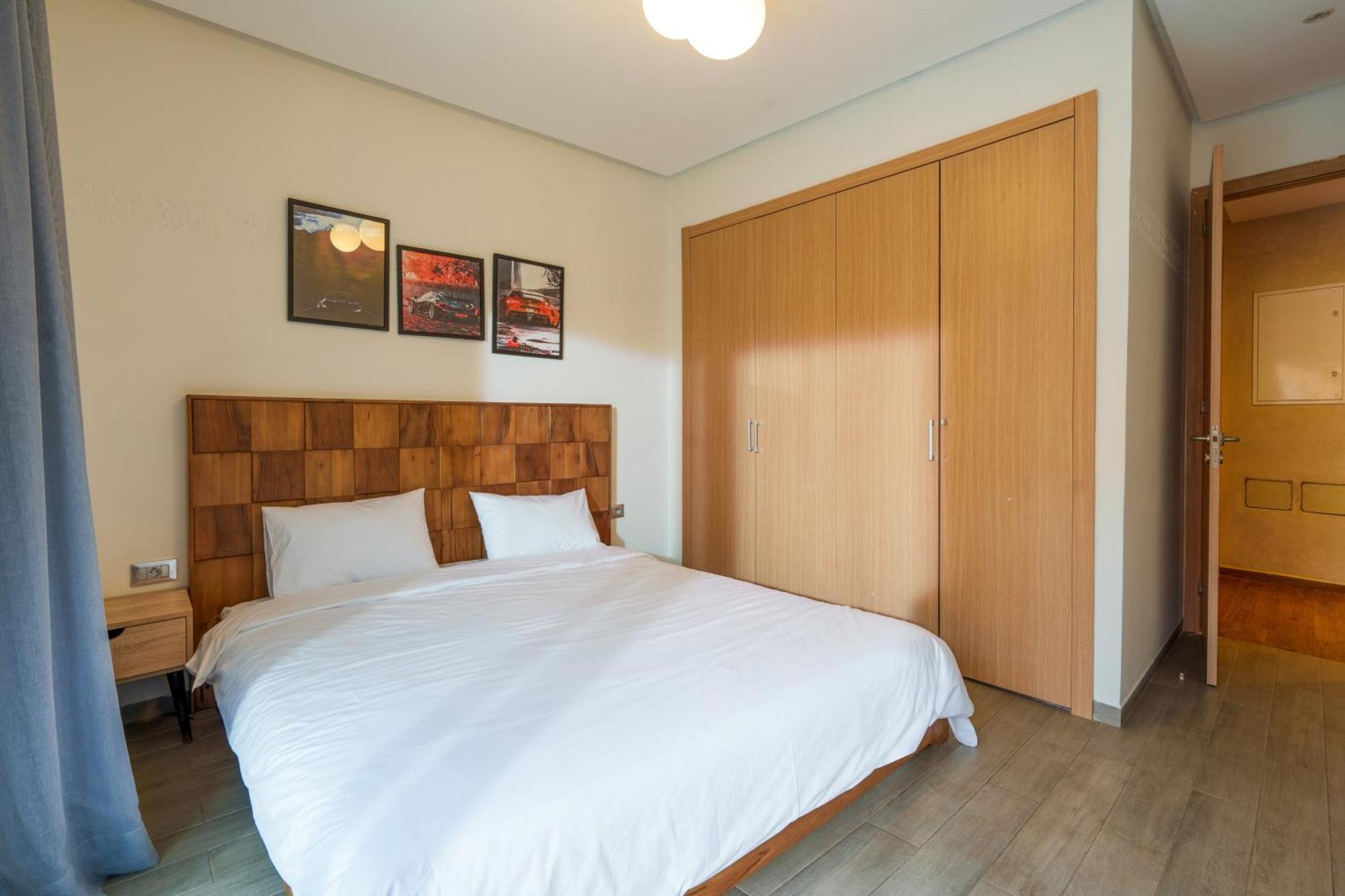 Spacious Luxury With Heated Pool Center Appartement