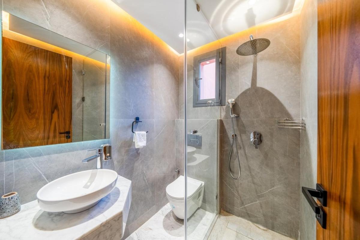 Incredible&new-jacuzzi-billard-parking-optic Fiber Apartment