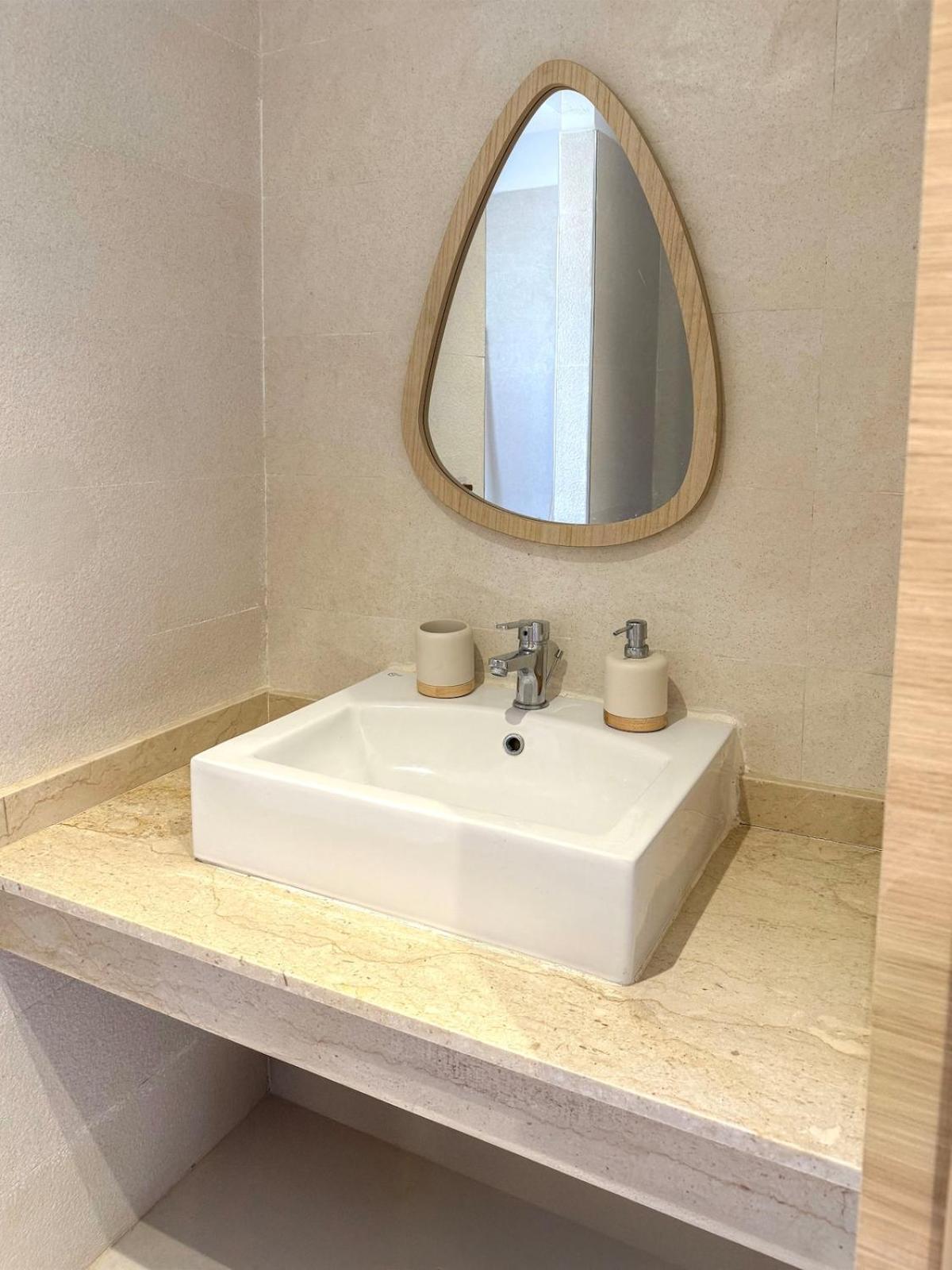 Appartement Confort A Marrakech Avec Piscine Et Capacite 4 Personnes
