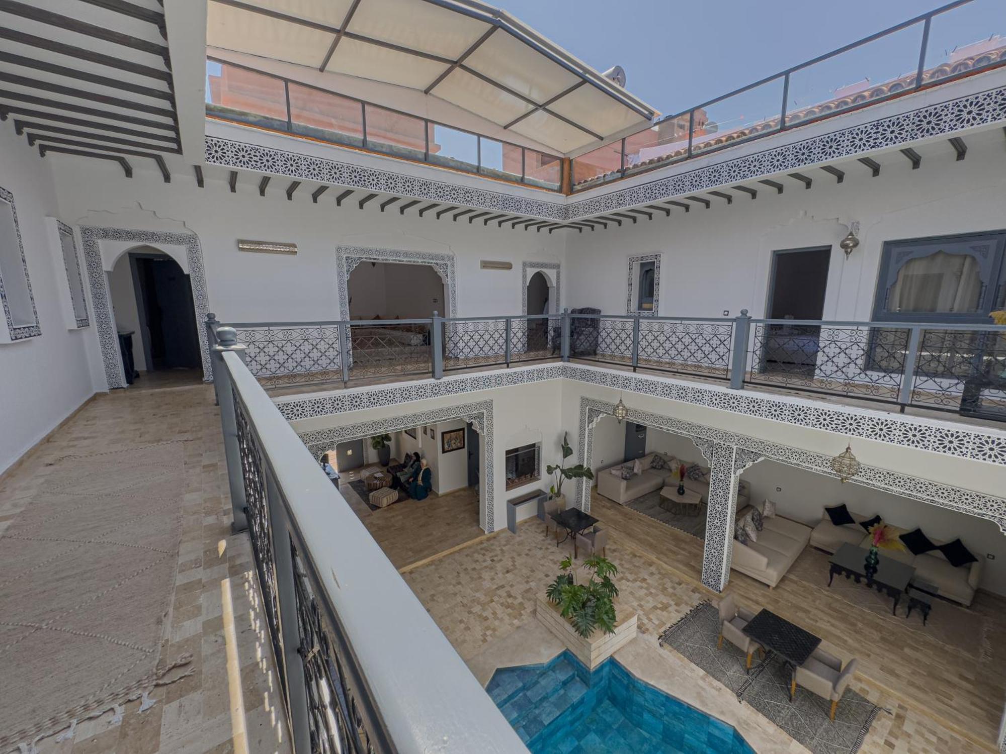 Riad Tonaroz Gold *
