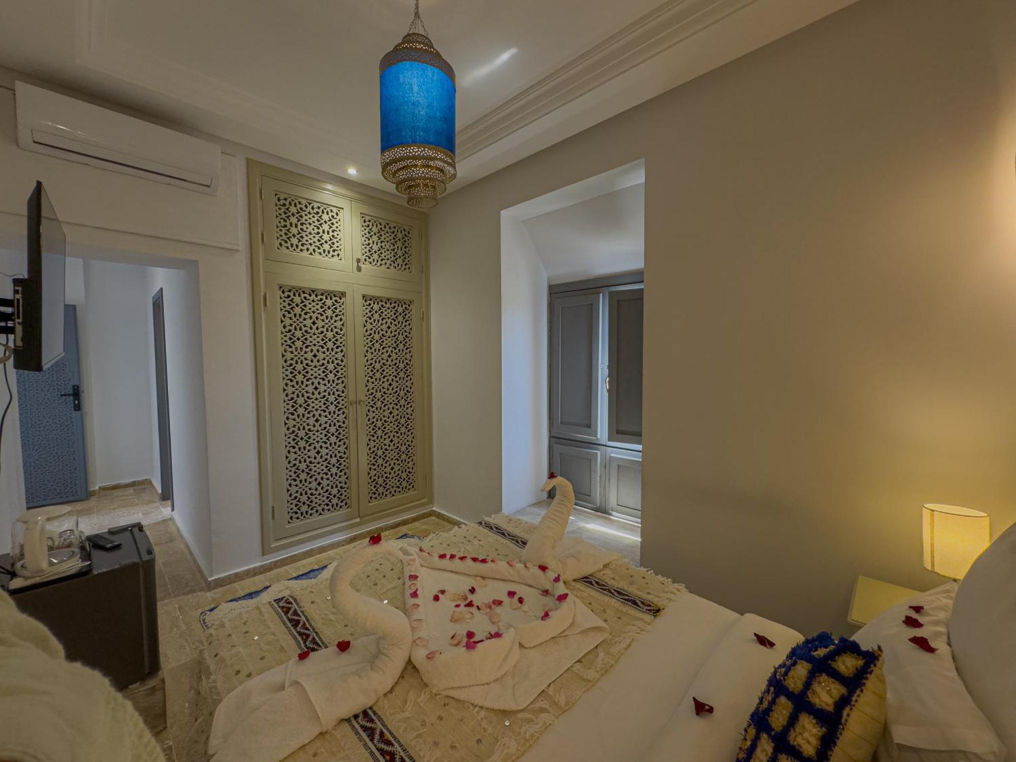 Tonaroz Gold Riad *