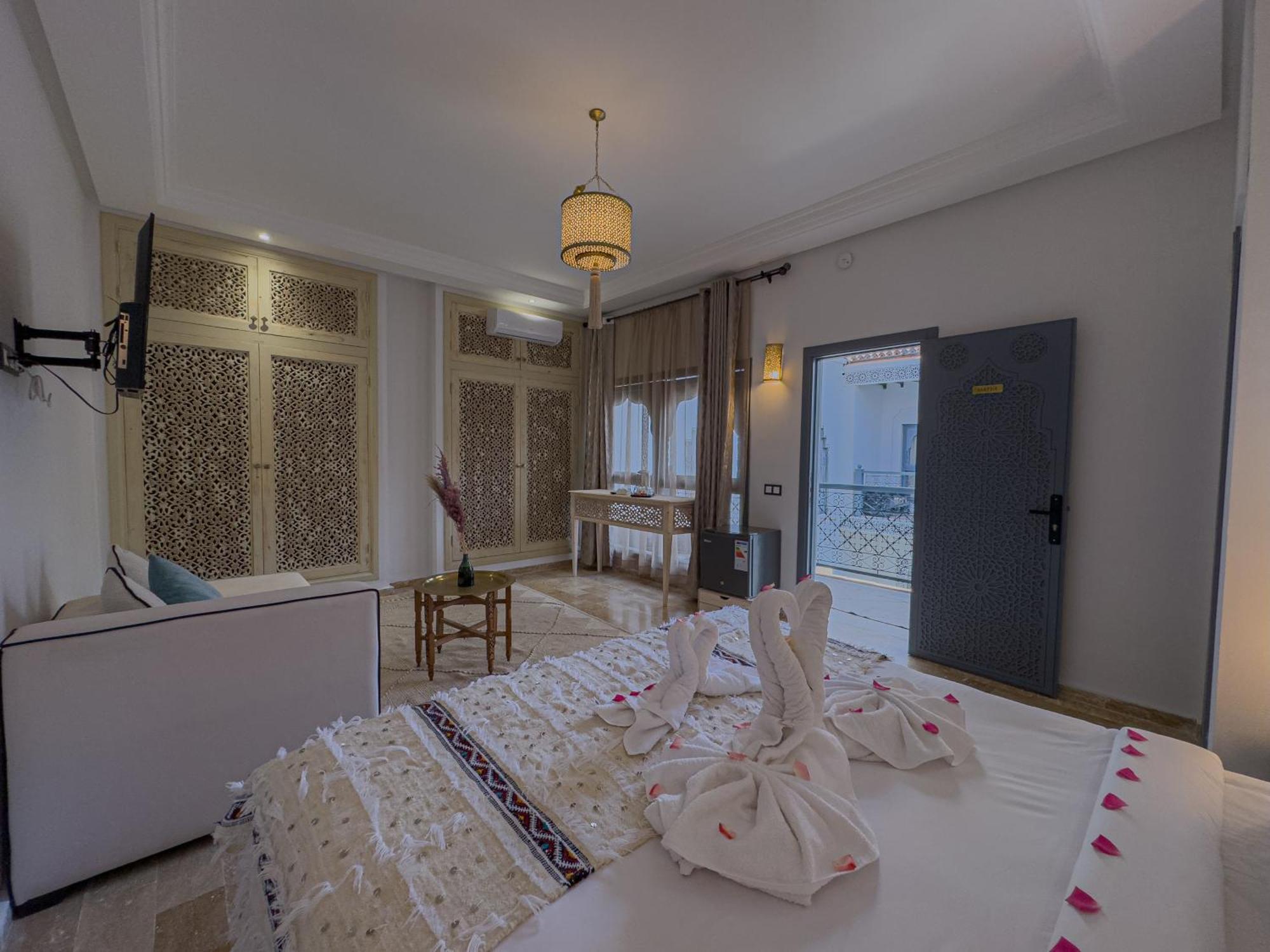 Tonaroz Gold Riad