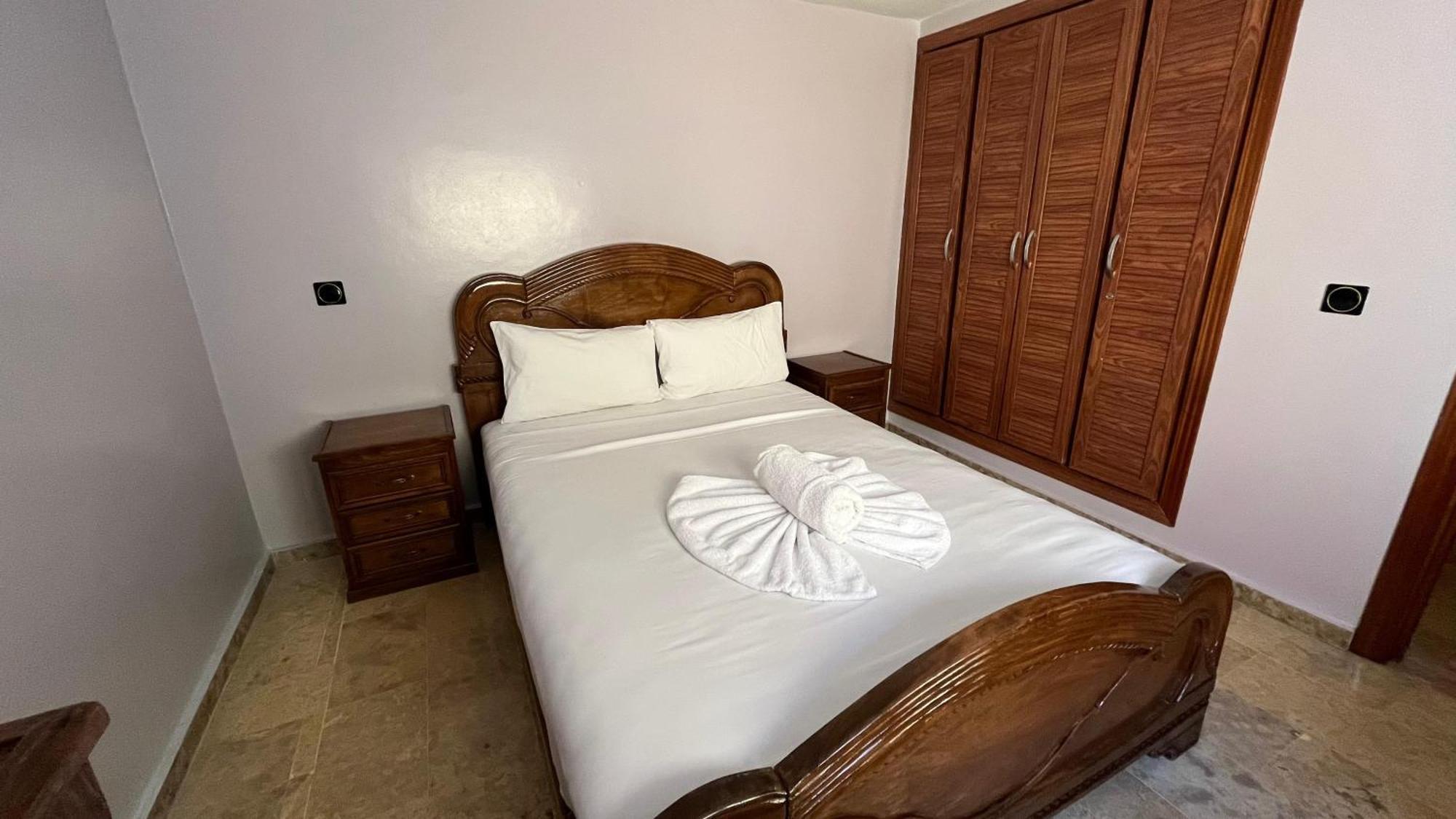 Apartment Duplex In Center - Patio & Parking *