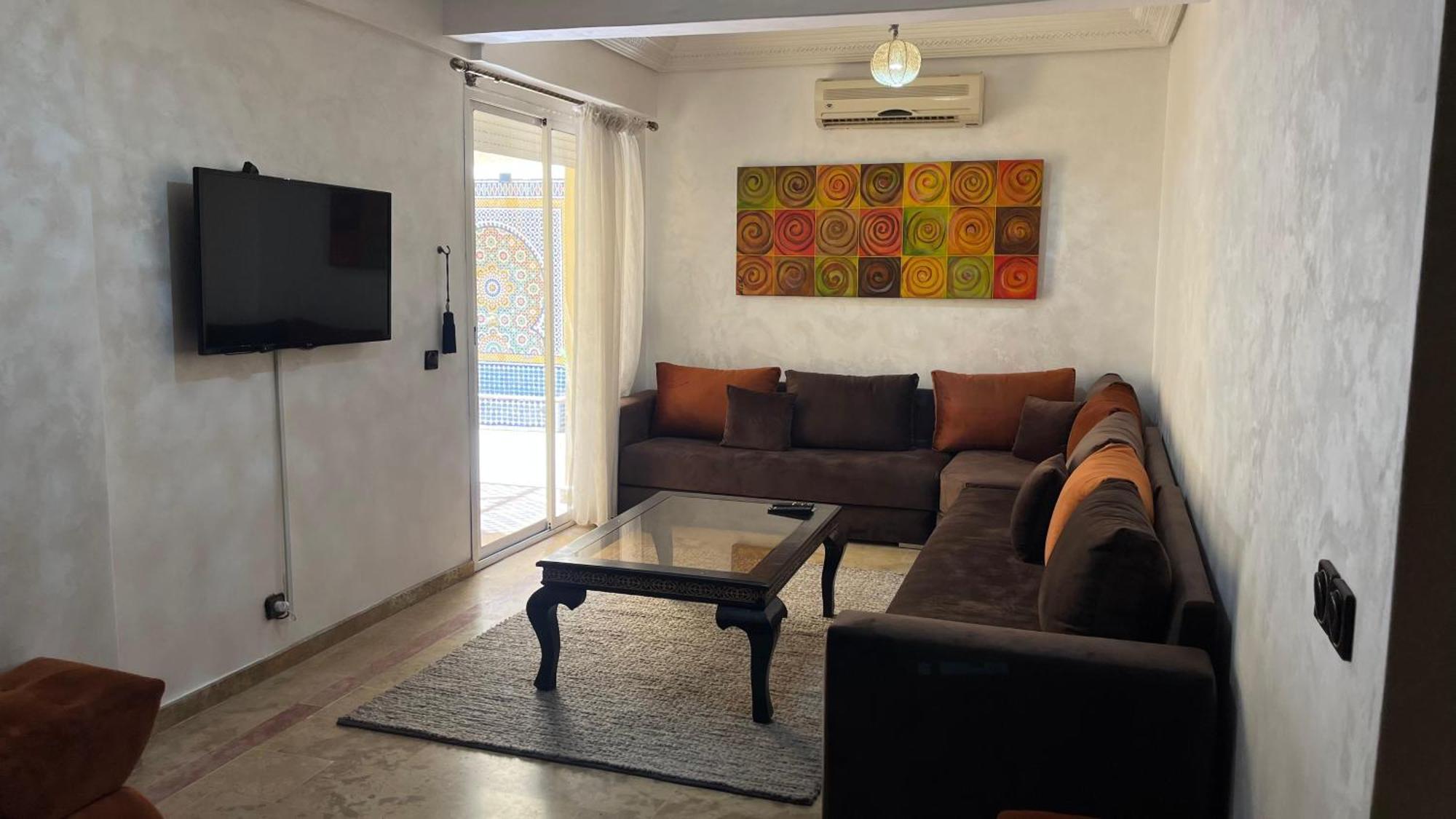 Duplex In Center - Patio & Parking