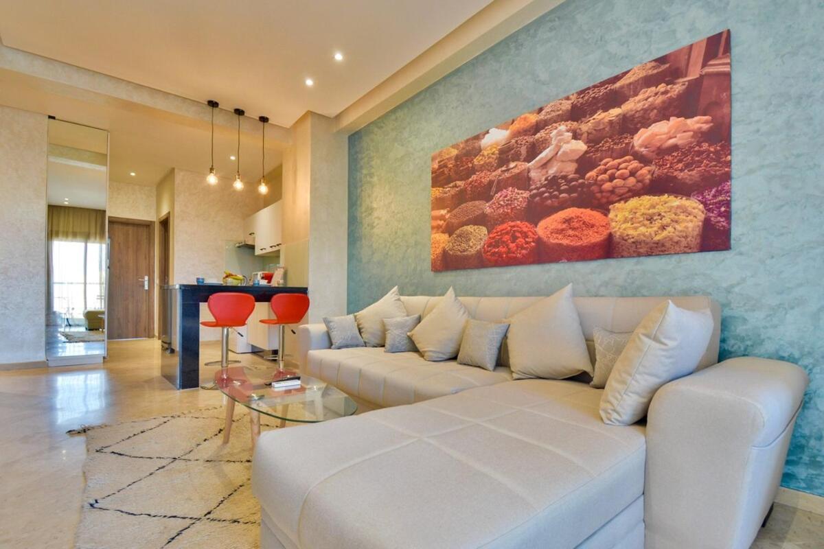 Location-queensize Bed- Parking, Ac & Iptv