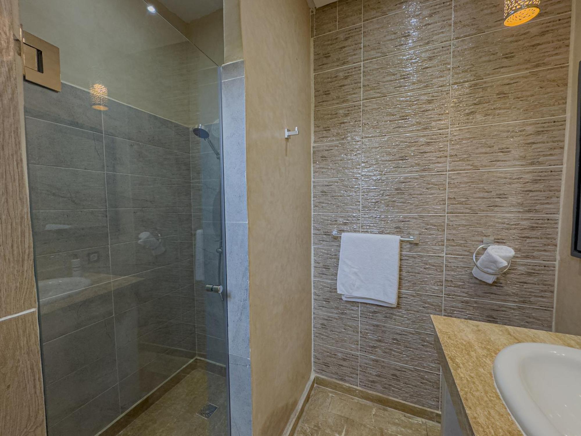 Riad Tonaroz Gold *