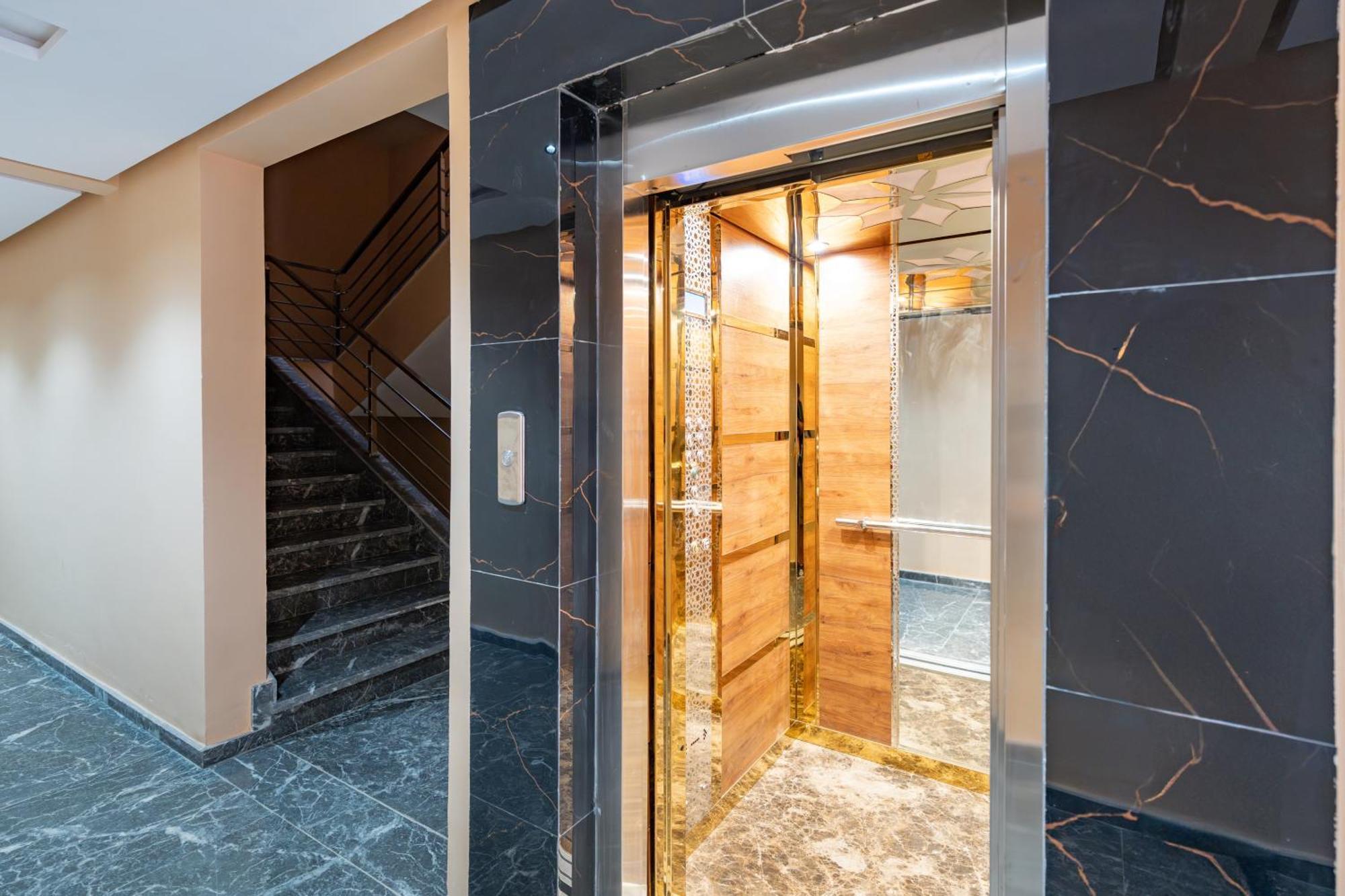 Modern In Hivernage With Pool Access