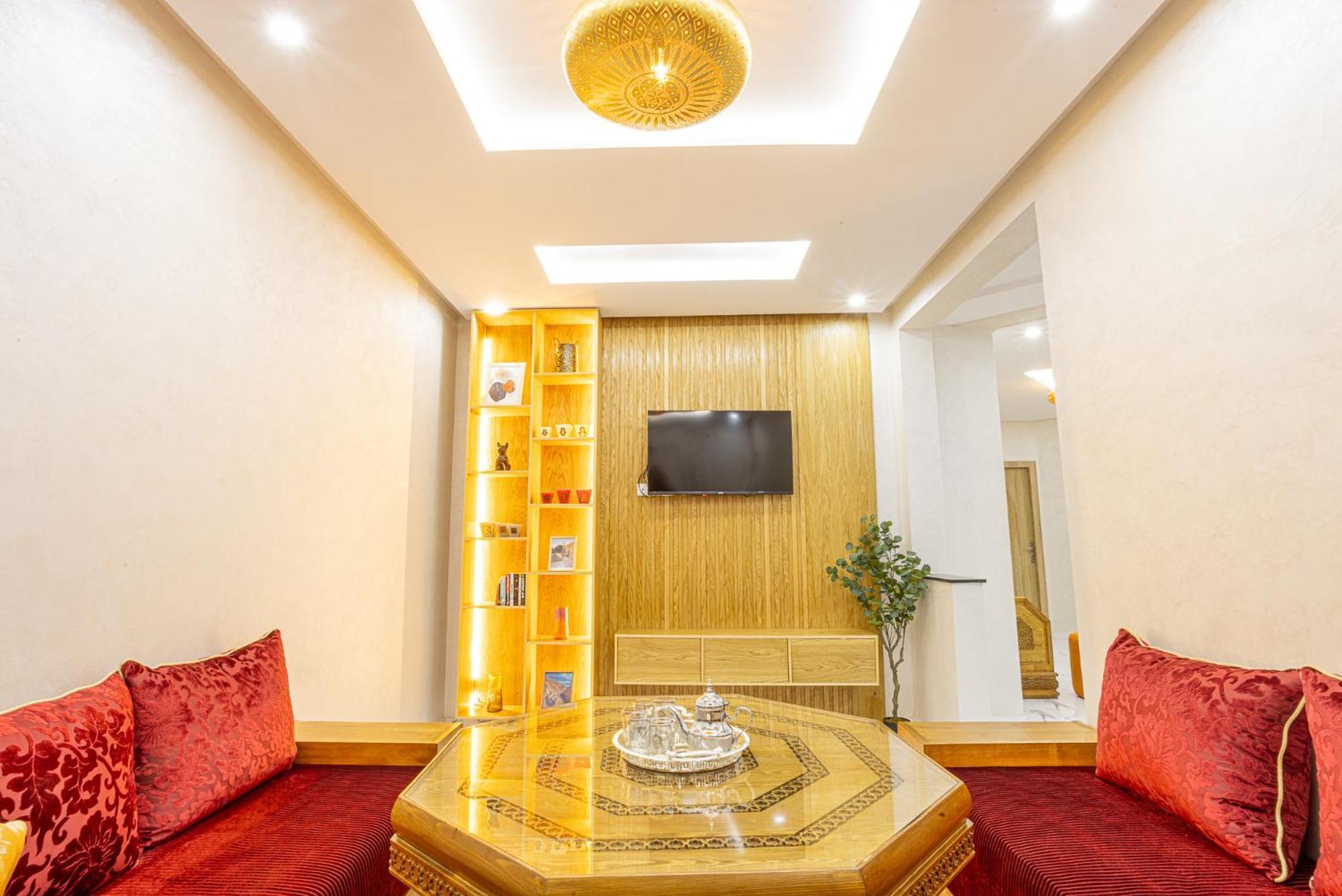 Hags - Traditional Modern Apartment, Full Ac, 10m From Airport Apartment *