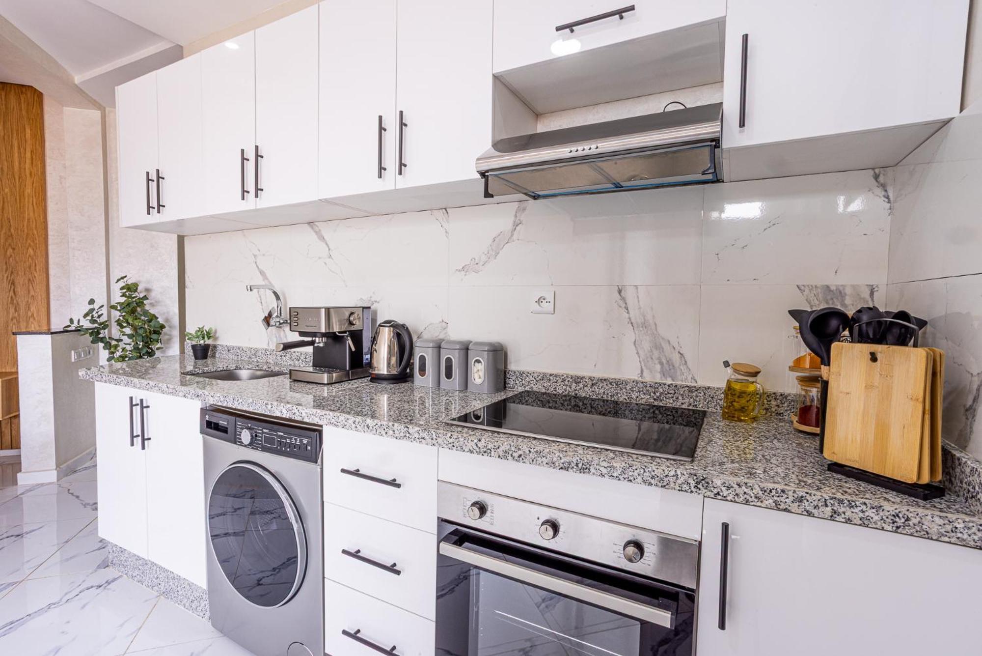 Apartment Hags - Traditional Modern Apartment, Full Ac, 10m From Airport *