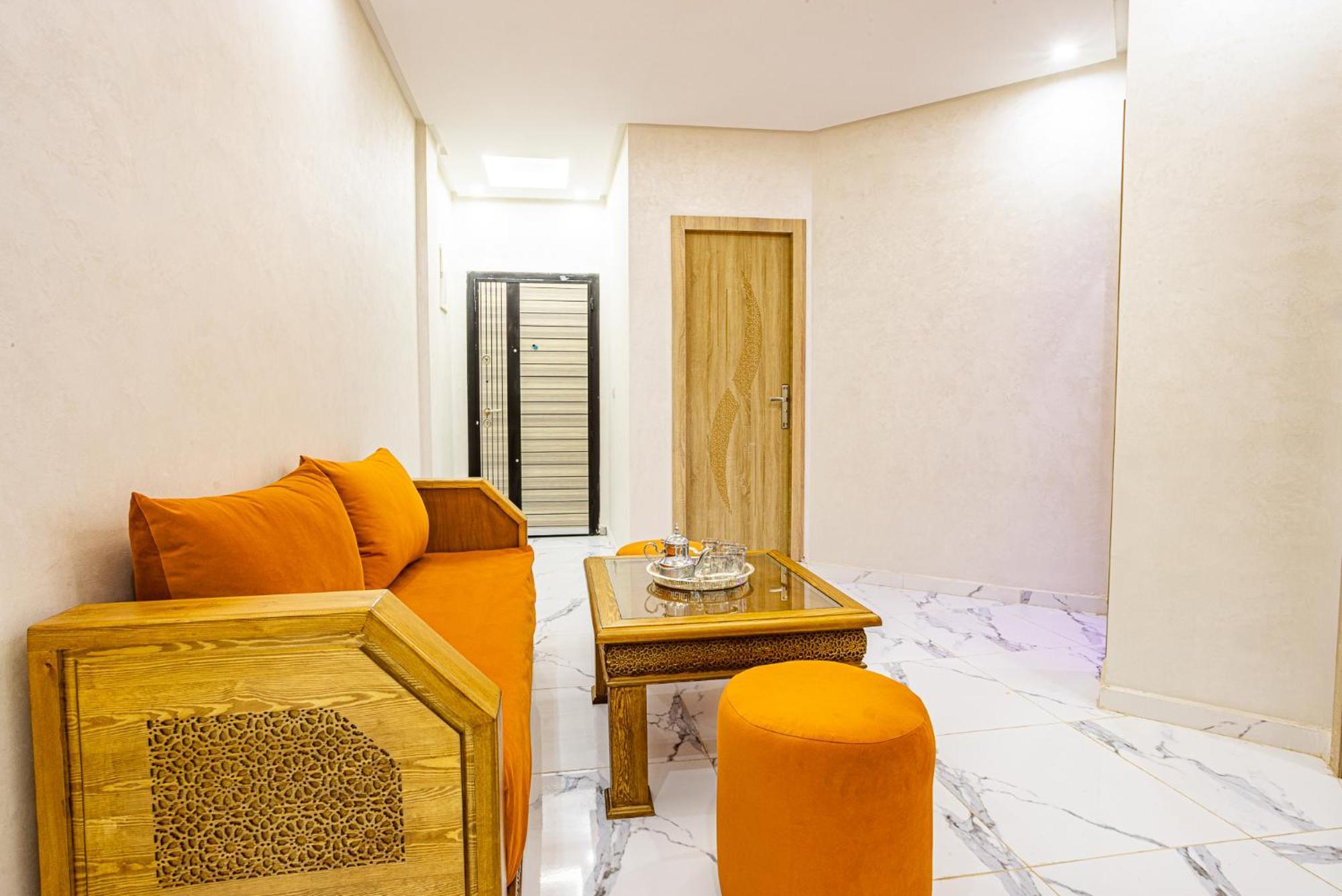 Hags - Traditional Modern Apartment, Full Ac, 10m From Airport Apartment