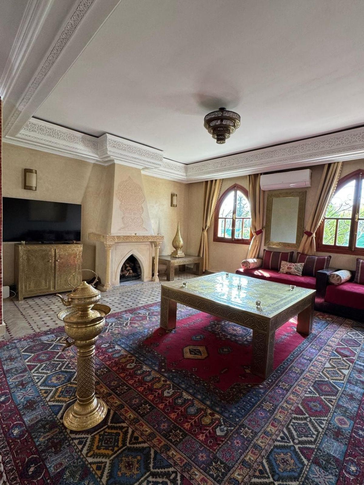 Luxury Private Riad, Air-conditioned And Pool Holiday home *