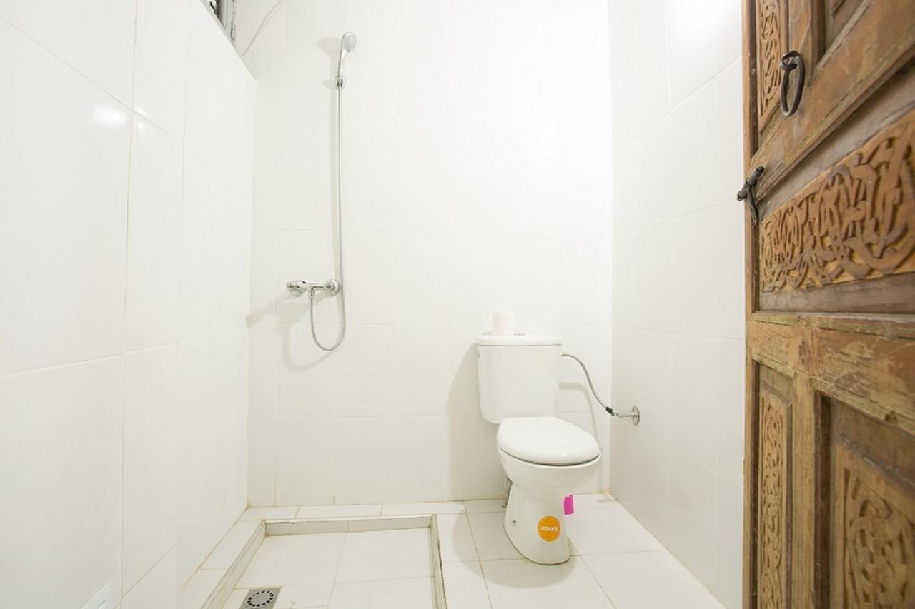 Hostel Earth *