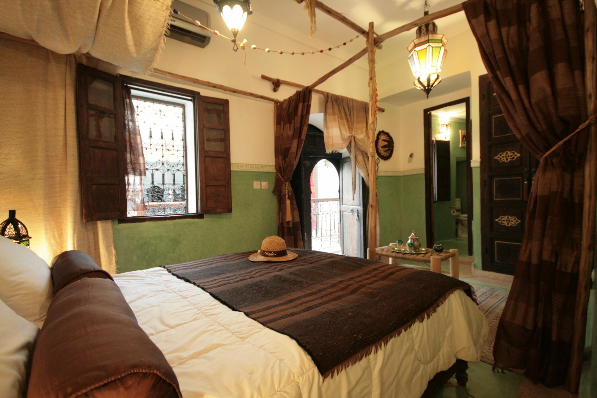 Khadija Riad 3*