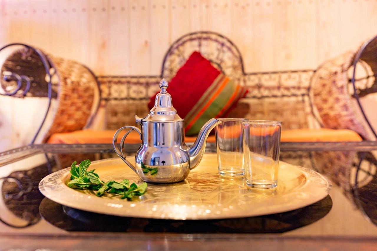Laila Riad 3*
