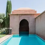 Villa Pauline With Private Pool & Garden, Hotel Service And No Insight.