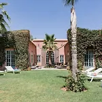 Villa Pauline With Private Pool & Garden, Hotel Service And No Insight.