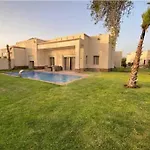Belle Et Spacieuse Villa Avec Piscine Prive